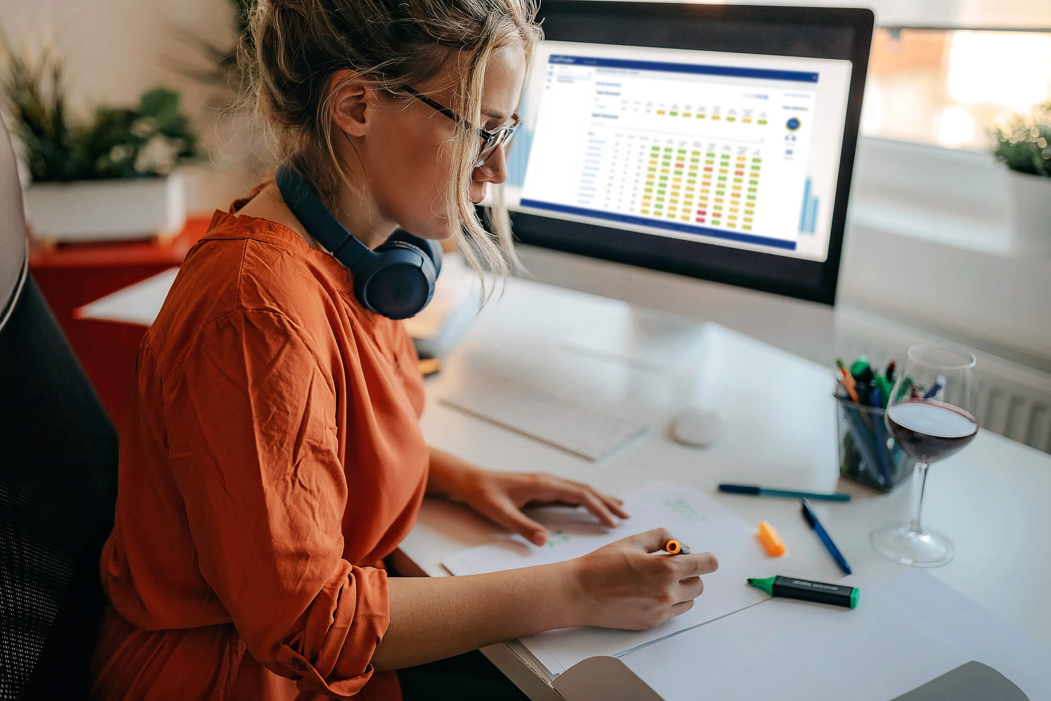 woman using CallFinder's speech analytics software